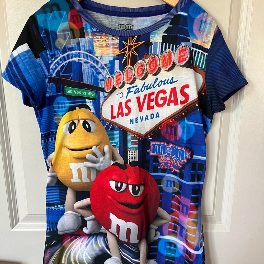Like NEW!!!! BRIGHT M&M'S Las Vegas Missy short sleeve Tee - Blue and Red